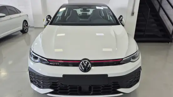VOLKSWAGEN-GOLF-2026
