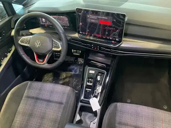 VOLKSWAGEN-GOLF-2026
