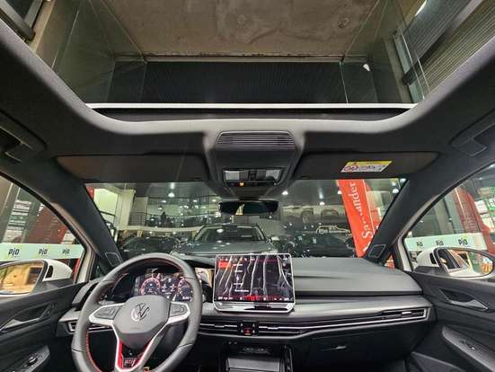VOLKSWAGEN-GOLF-2026