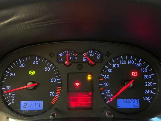 VOLKSWAGEN-GOLF-2004