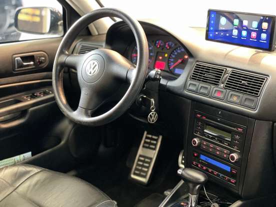 VOLKSWAGEN-GOLF-2004