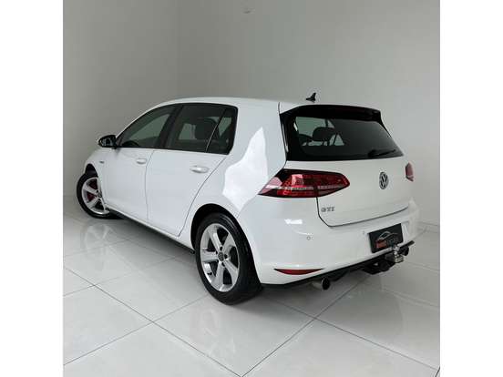 VOLKSWAGEN-GOLF-2014