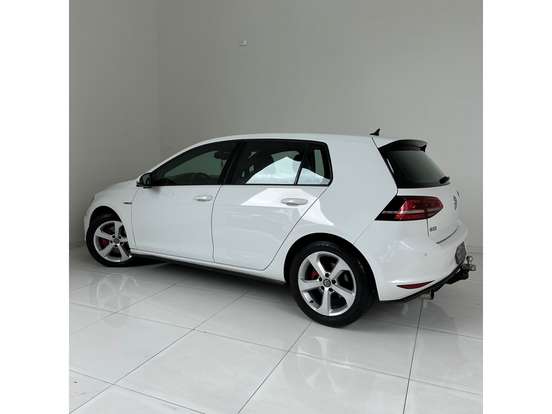 VOLKSWAGEN-GOLF-2014