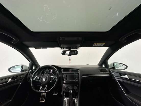 VOLKSWAGEN-GOLF-2014