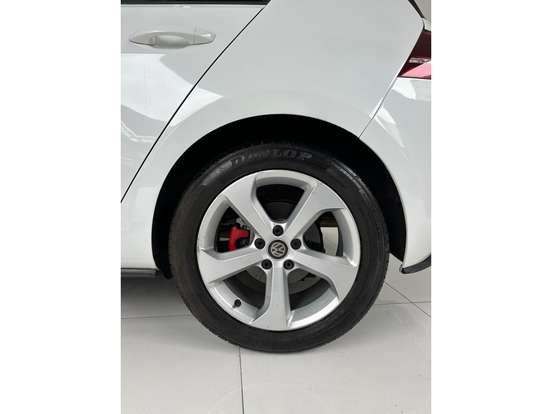 VOLKSWAGEN-GOLF-2014