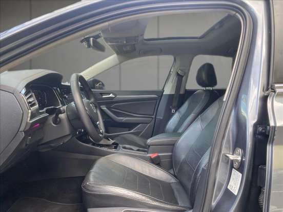 VOLKSWAGEN-JETTA-2020