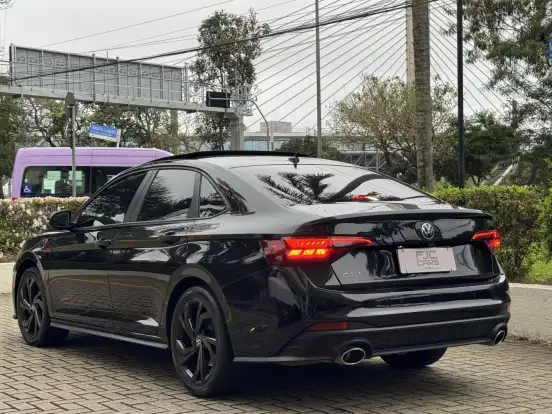 VOLKSWAGEN-JETTA-2024