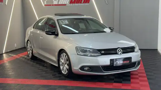VOLKSWAGEN-JETTA-2012