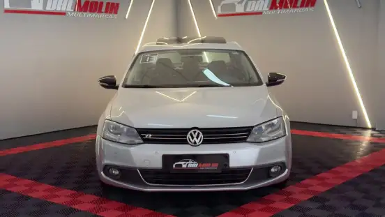VOLKSWAGEN-JETTA-2012