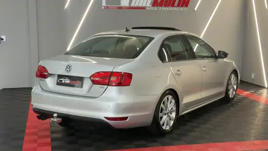 VOLKSWAGEN-JETTA-2012