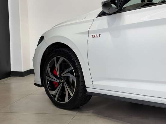 VOLKSWAGEN-JETTA-2025