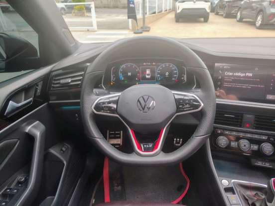 VOLKSWAGEN-JETTA-2024