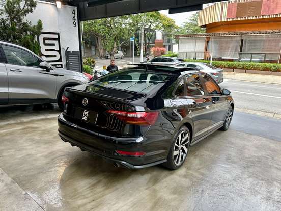 VOLKSWAGEN-JETTA-2021