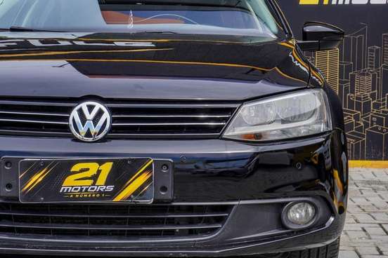 VOLKSWAGEN-JETTA-2012