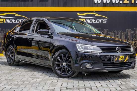 VOLKSWAGEN-JETTA-2012