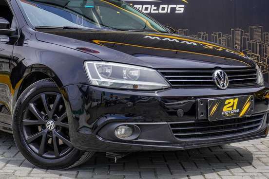 VOLKSWAGEN-JETTA-2012
