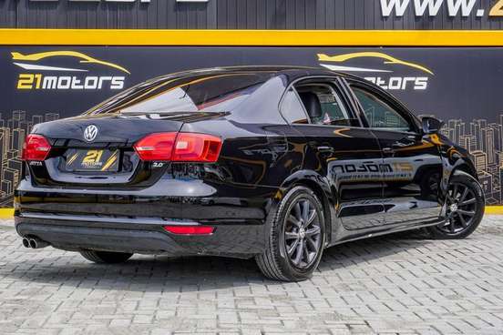 VOLKSWAGEN-JETTA-2012