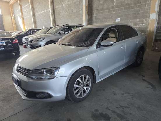 VOLKSWAGEN-JETTA-2011