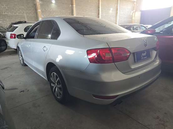 VOLKSWAGEN-JETTA-2011