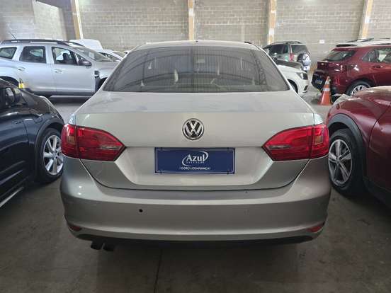 VOLKSWAGEN-JETTA-2011