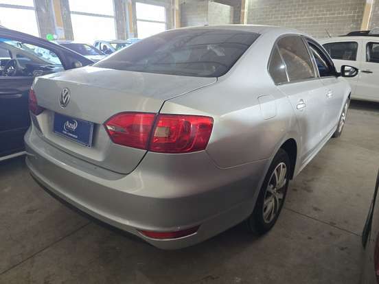 VOLKSWAGEN-JETTA-2011