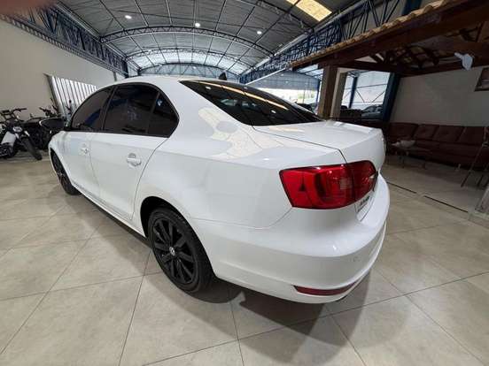 VOLKSWAGEN-JETTA-2014