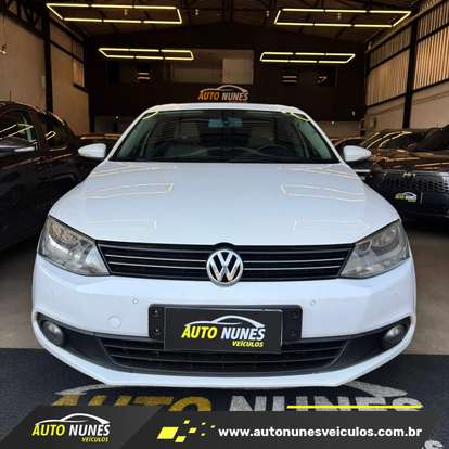 VOLKSWAGEN-JETTA-2012