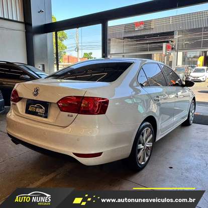 VOLKSWAGEN-JETTA-2012