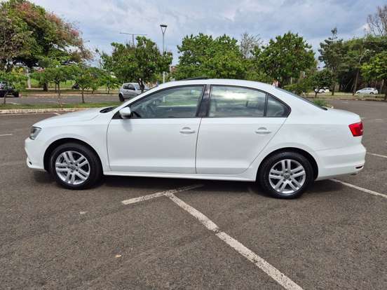 VOLKSWAGEN-JETTA-2014