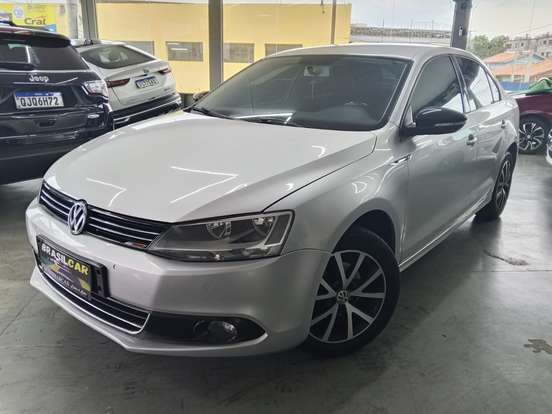 VOLKSWAGEN-JETTA-2014