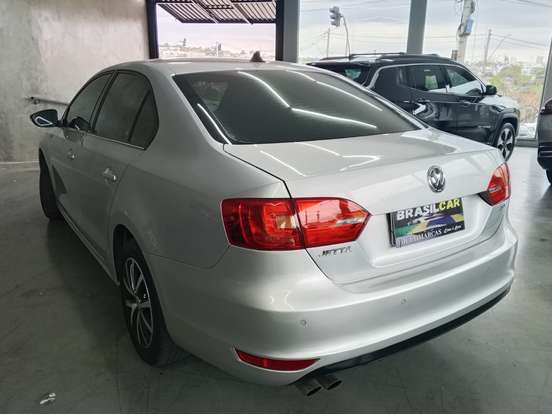 VOLKSWAGEN-JETTA-2014