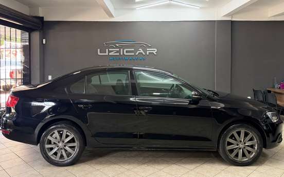 VOLKSWAGEN-JETTA-2011