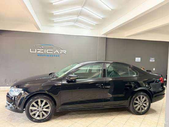 VOLKSWAGEN-JETTA-2011