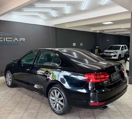 VOLKSWAGEN-JETTA-2011
