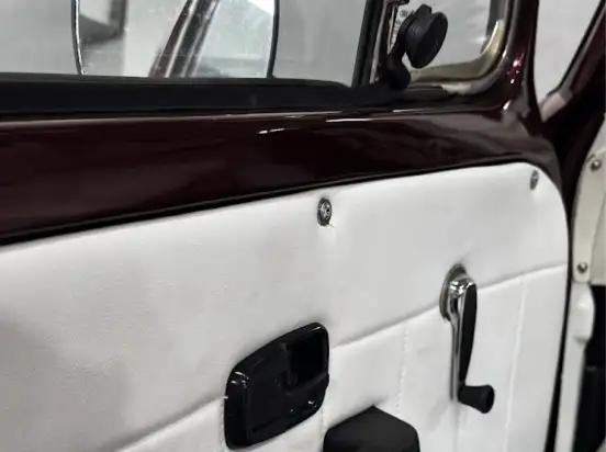 VOLKSWAGEN-KOMBI-1985