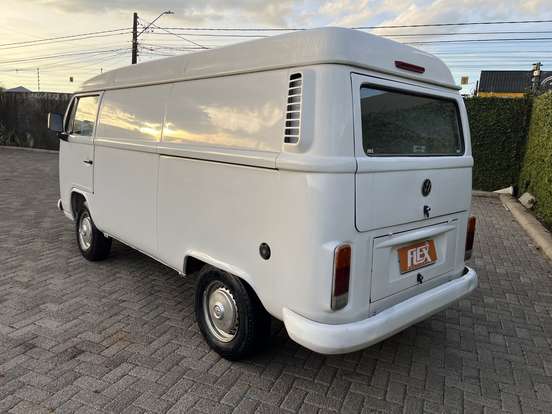 VOLKSWAGEN-KOMBI-1.4 MI FURGÃO 8V FLEX 3P MANUAL VOLKSWAGEN-KOMBI-2013