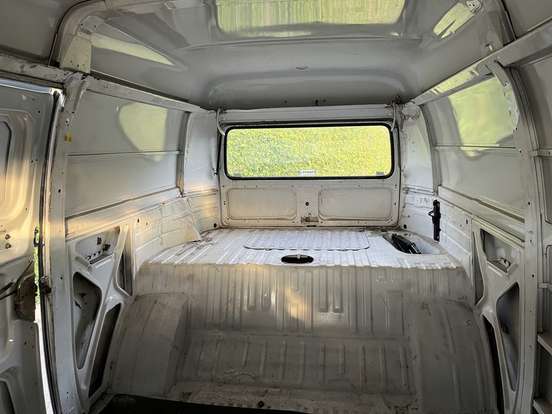 VOLKSWAGEN-KOMBI-1.4 MI FURGÃO 8V FLEX 3P MANUAL VOLKSWAGEN-KOMBI-2013
