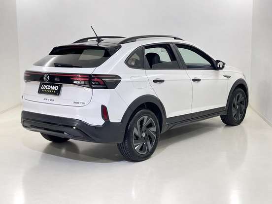 VOLKSWAGEN-NIVUS-1.0 200 TSI TOTAL FLEX HIGHLINE AUTOMÁTICO VOLKSWAGEN-NIVUS-2025