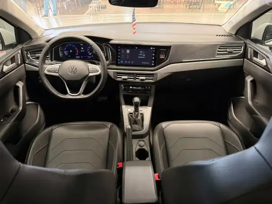 VOLKSWAGEN-POLO-2024
