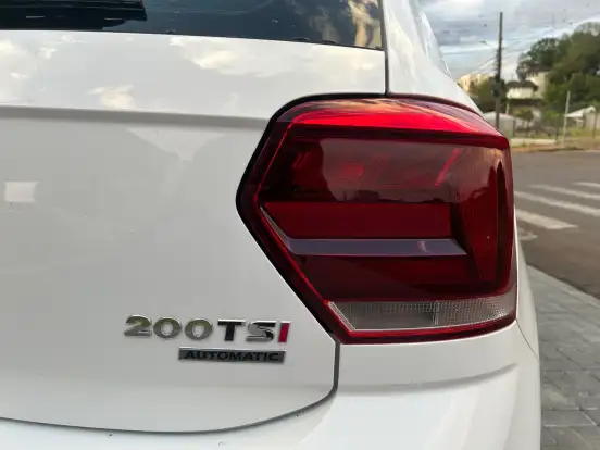 VOLKSWAGEN-POLO-2018