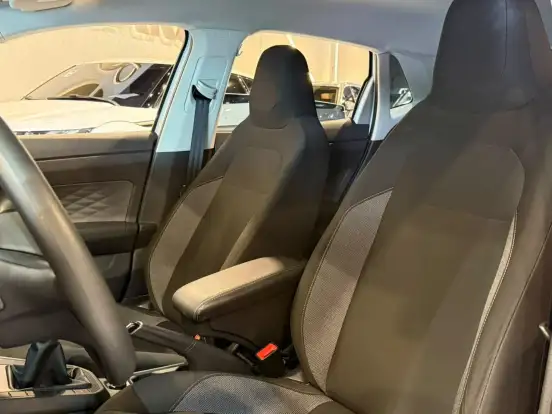 VOLKSWAGEN-POLO-2023