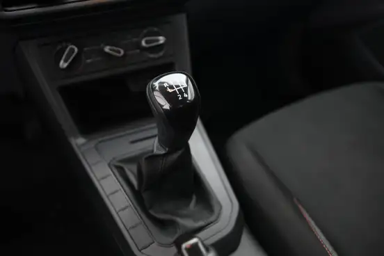 VOLKSWAGEN-POLO-2024