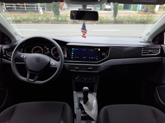VOLKSWAGEN-POLO-2025