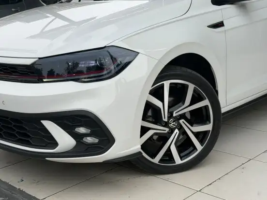 VOLKSWAGEN-POLO-2024