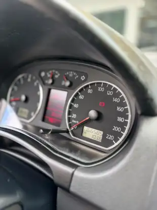 VOLKSWAGEN-POLO-2010