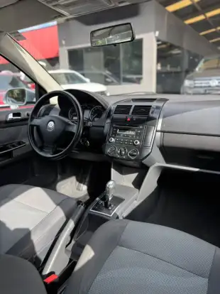VOLKSWAGEN-POLO-2010
