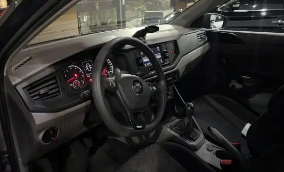 VOLKSWAGEN-POLO-2018