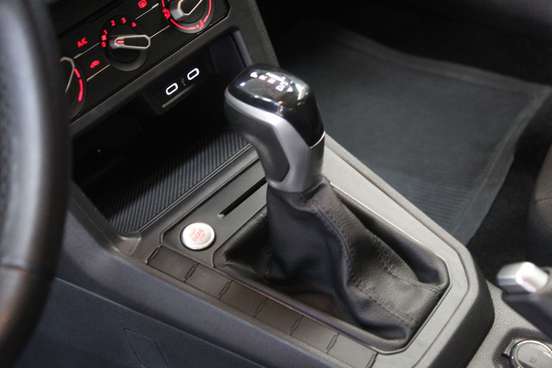 VOLKSWAGEN-POLO-2024