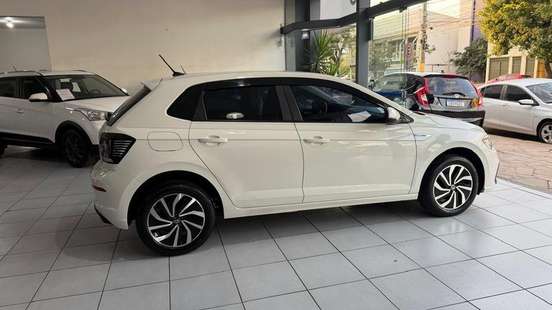 VOLKSWAGEN-POLO-2022