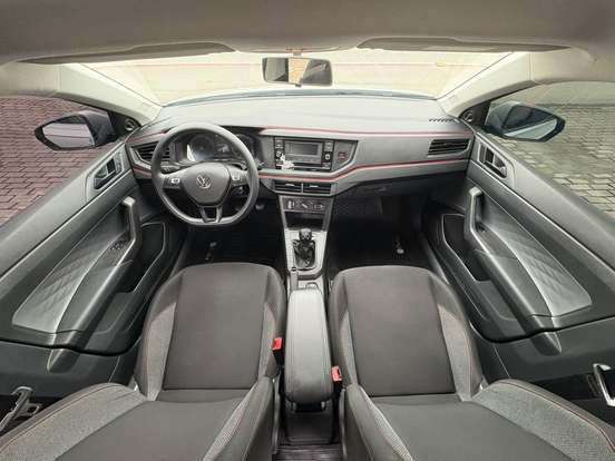 VOLKSWAGEN-POLO-2023
